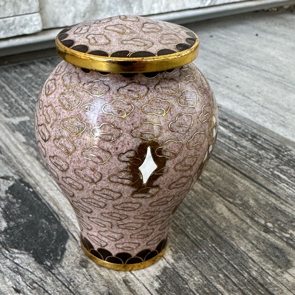 Vintage  Cloisonne  Asian Miniature  Praying Hands Design Jar Urn with lid - Picture 8 of 12